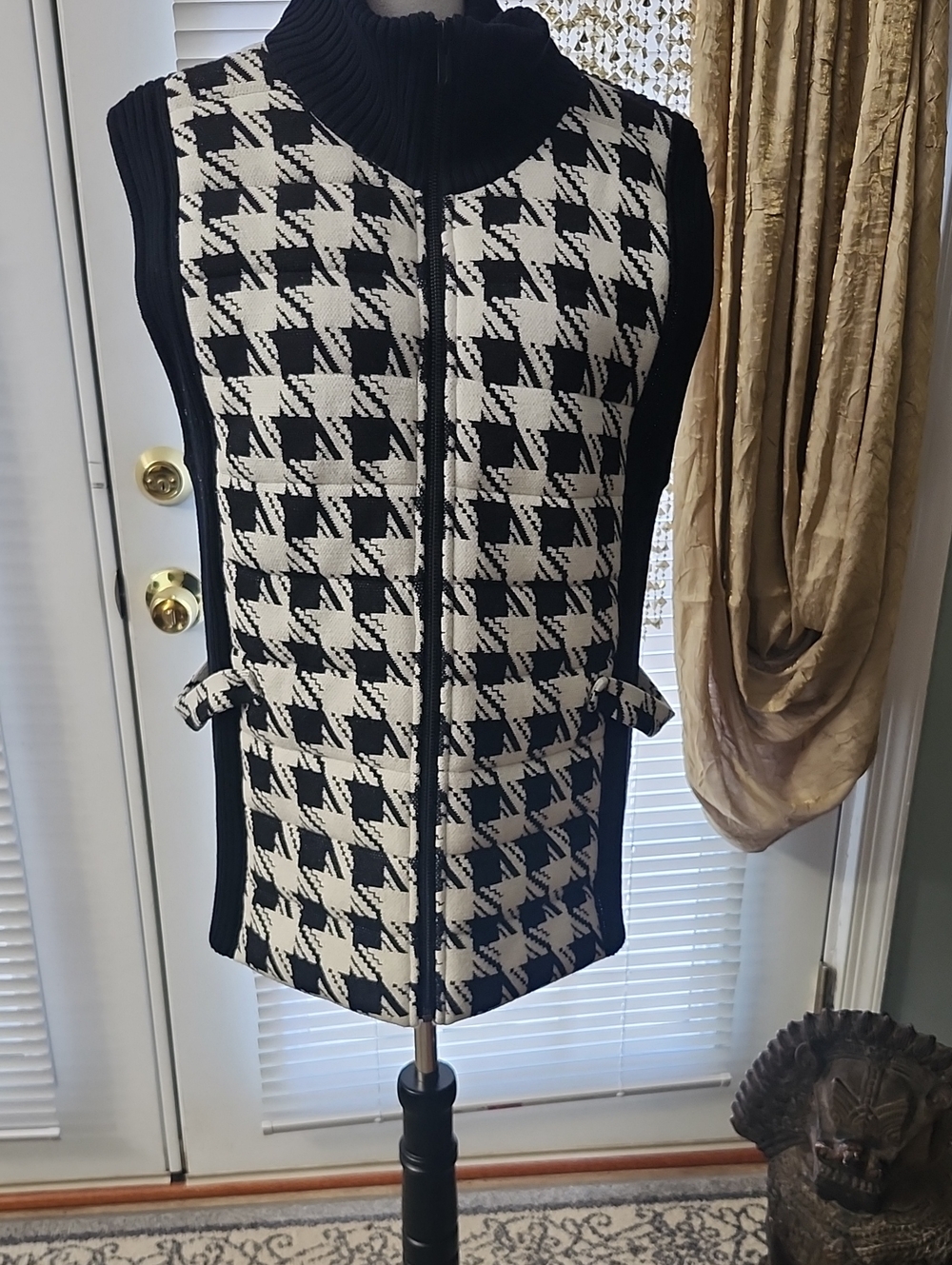 Jones New York Black Ribbed Knit Vest